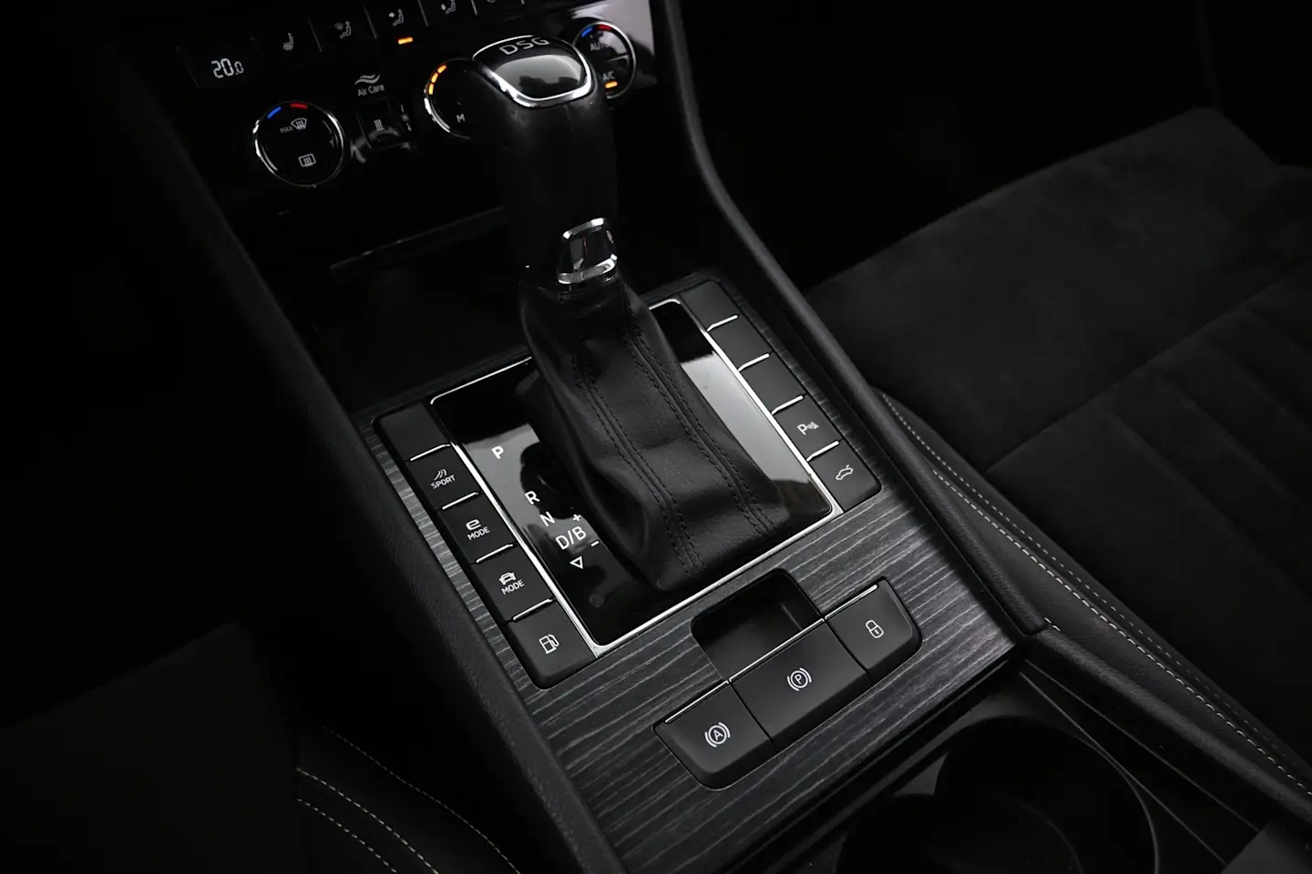 Car Image - 18XN1WL3c4vSF55U1BgOzL