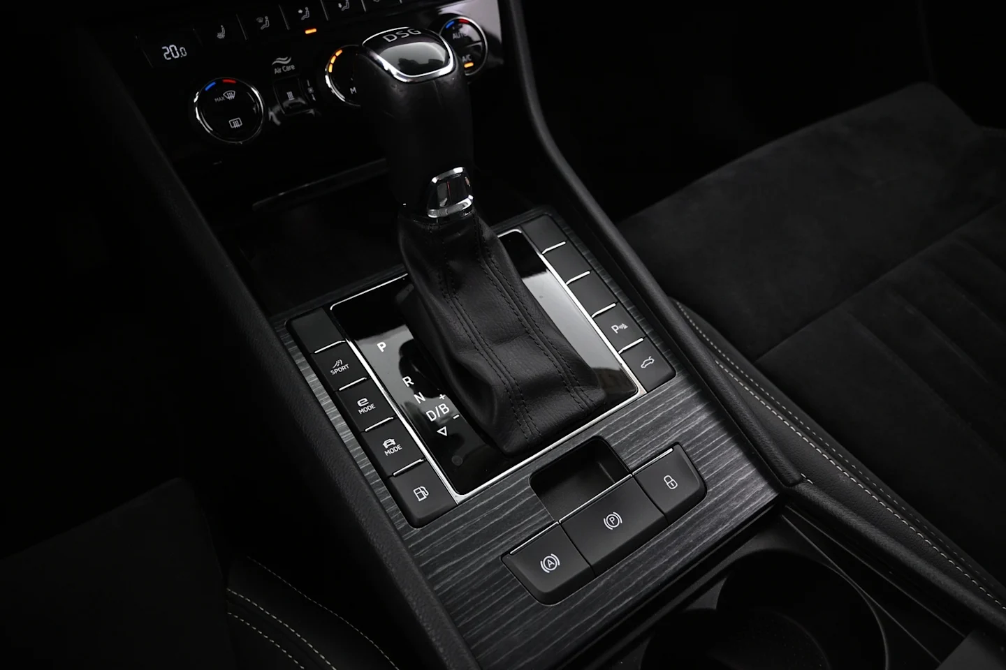 Car Image - 18XN1WL3c4vSF55U1BgOzL