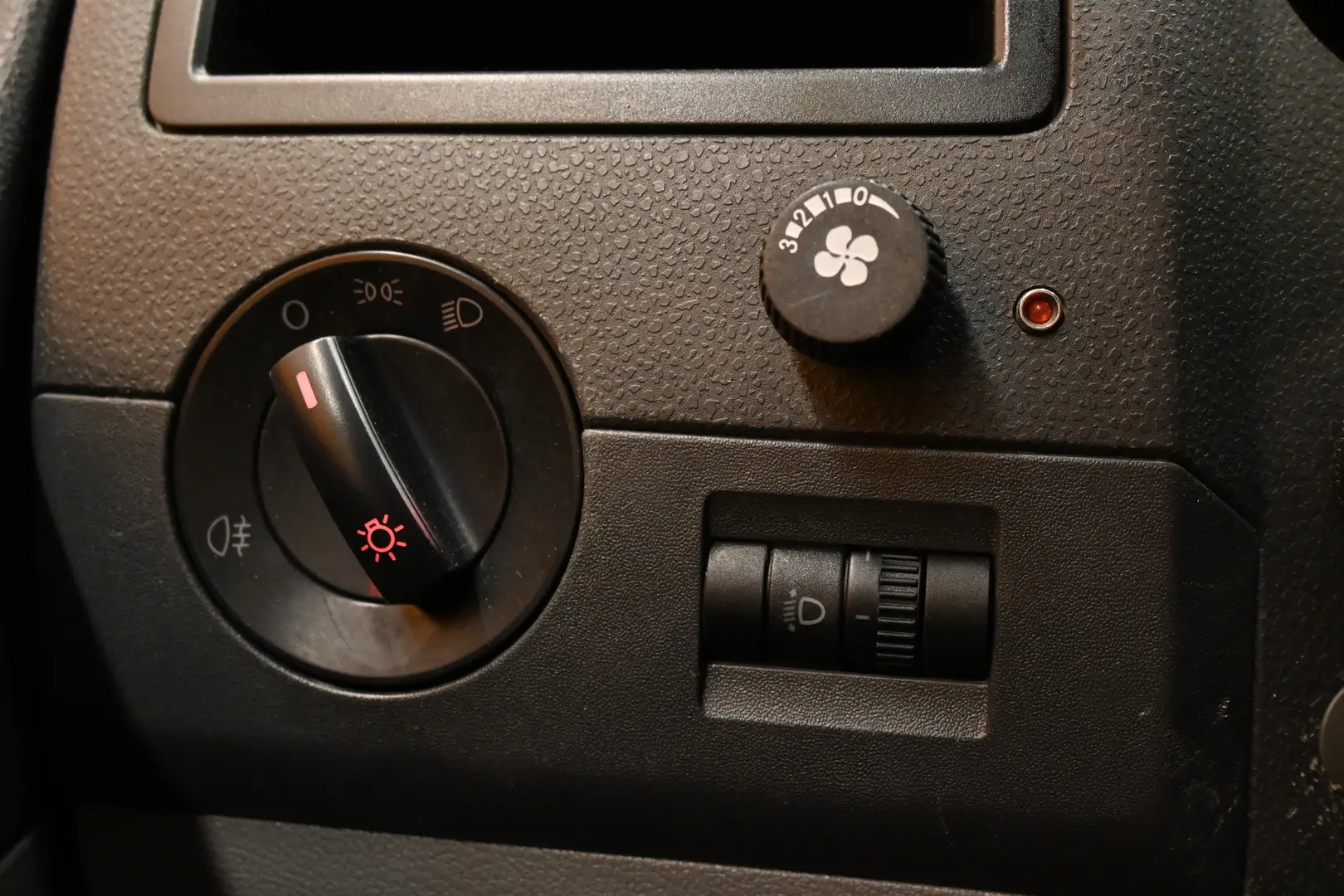 Car Image - 2K9vWXIdV4pOc5ez8Ip54y