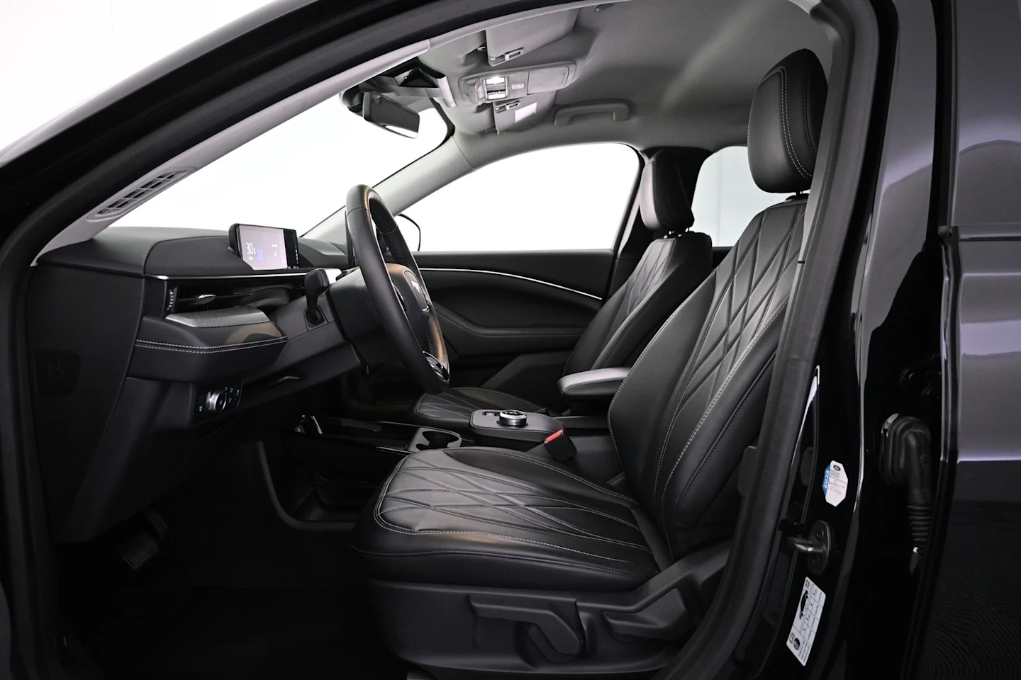 Car Image - 18LVVWT8IEWtmILCXISd4c