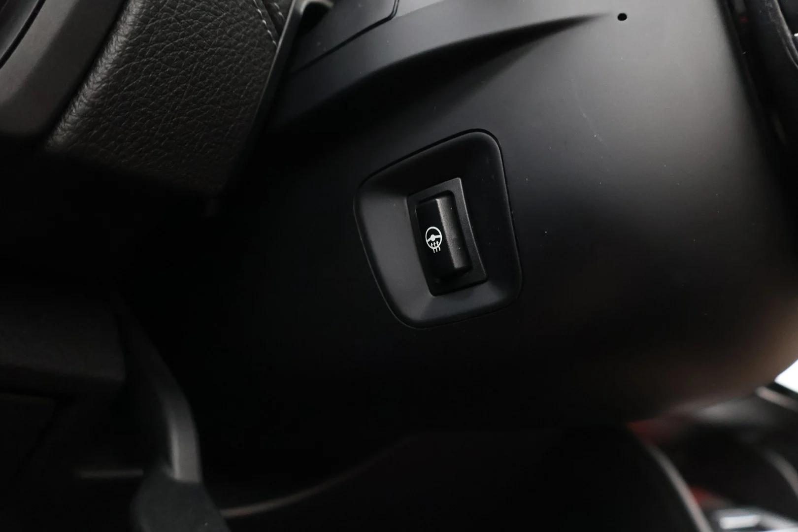 Car Image - 5U9jrrJv3mzmF4vkOO1ZXp
