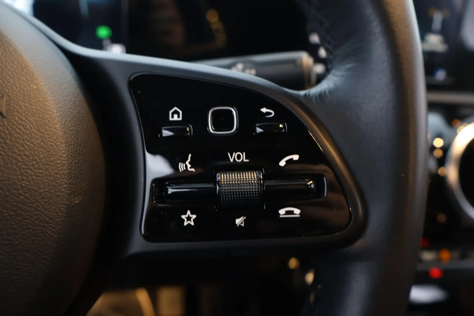 Car Image - pnSsbWm5YQi2TzRG9hQT7