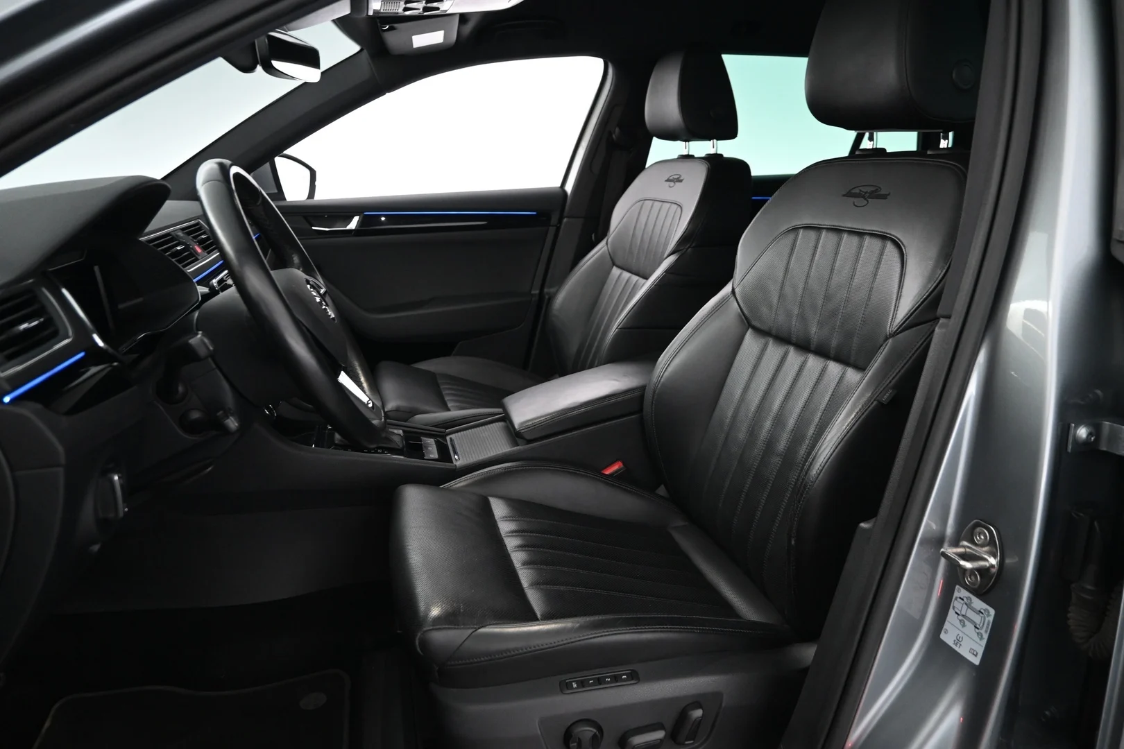 Car Image - 4DorlQxI2cwCwQVoO3kkqx