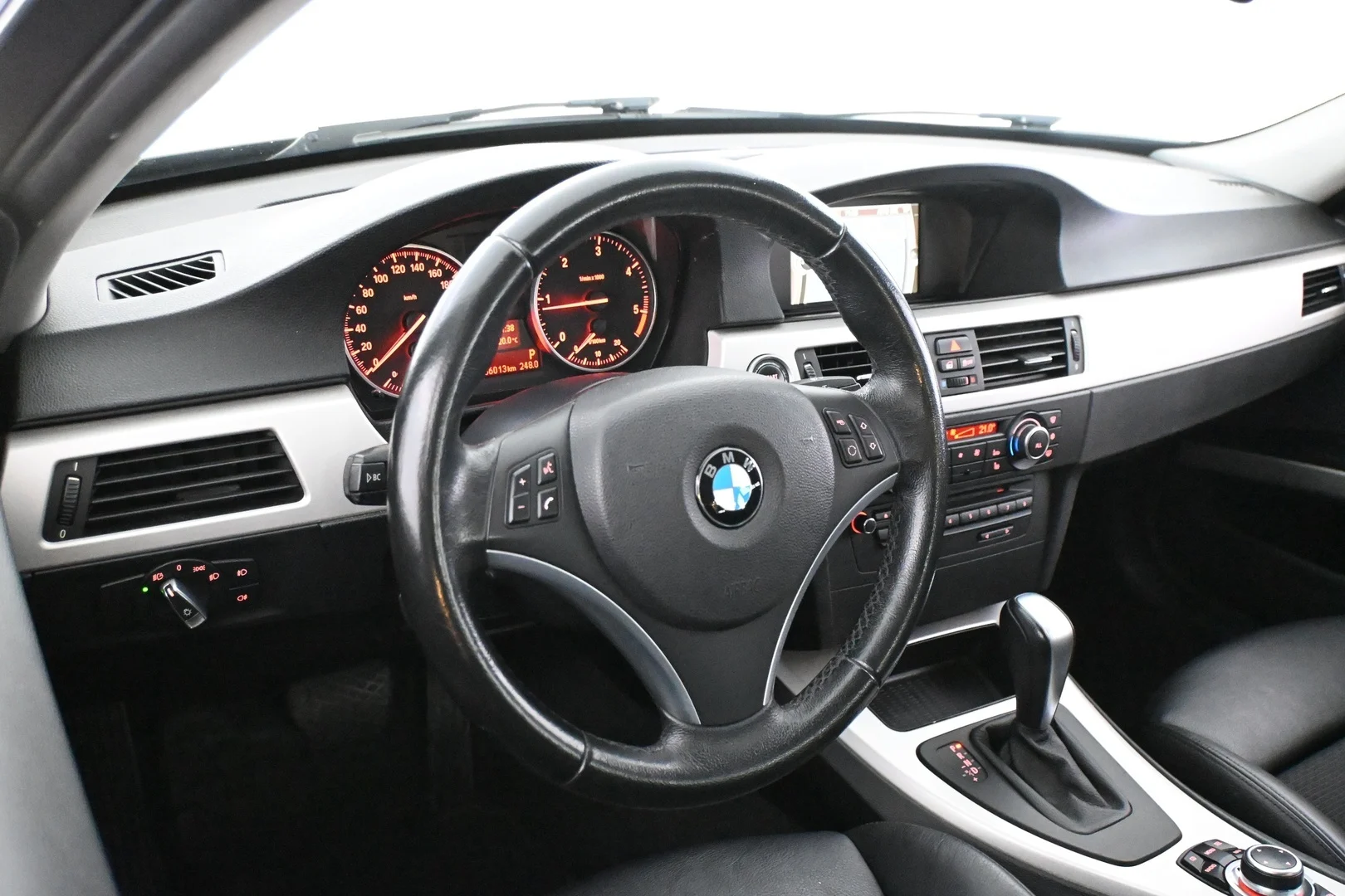 Car Image - 5WiIzuPiic4RwQ4A2IVXp