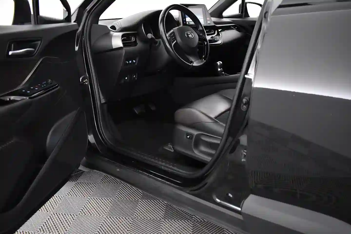 Car Image - 2zjyWRz54OQGqfQ31Uh4NJ