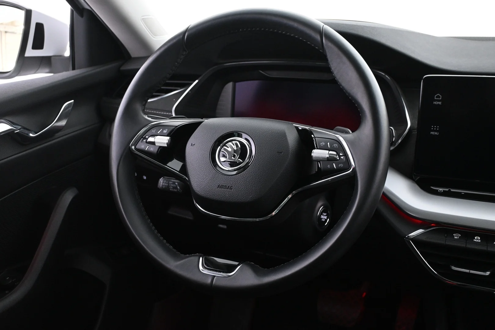 Car Image - Nnej0QBgqaukiV1BwLjWC