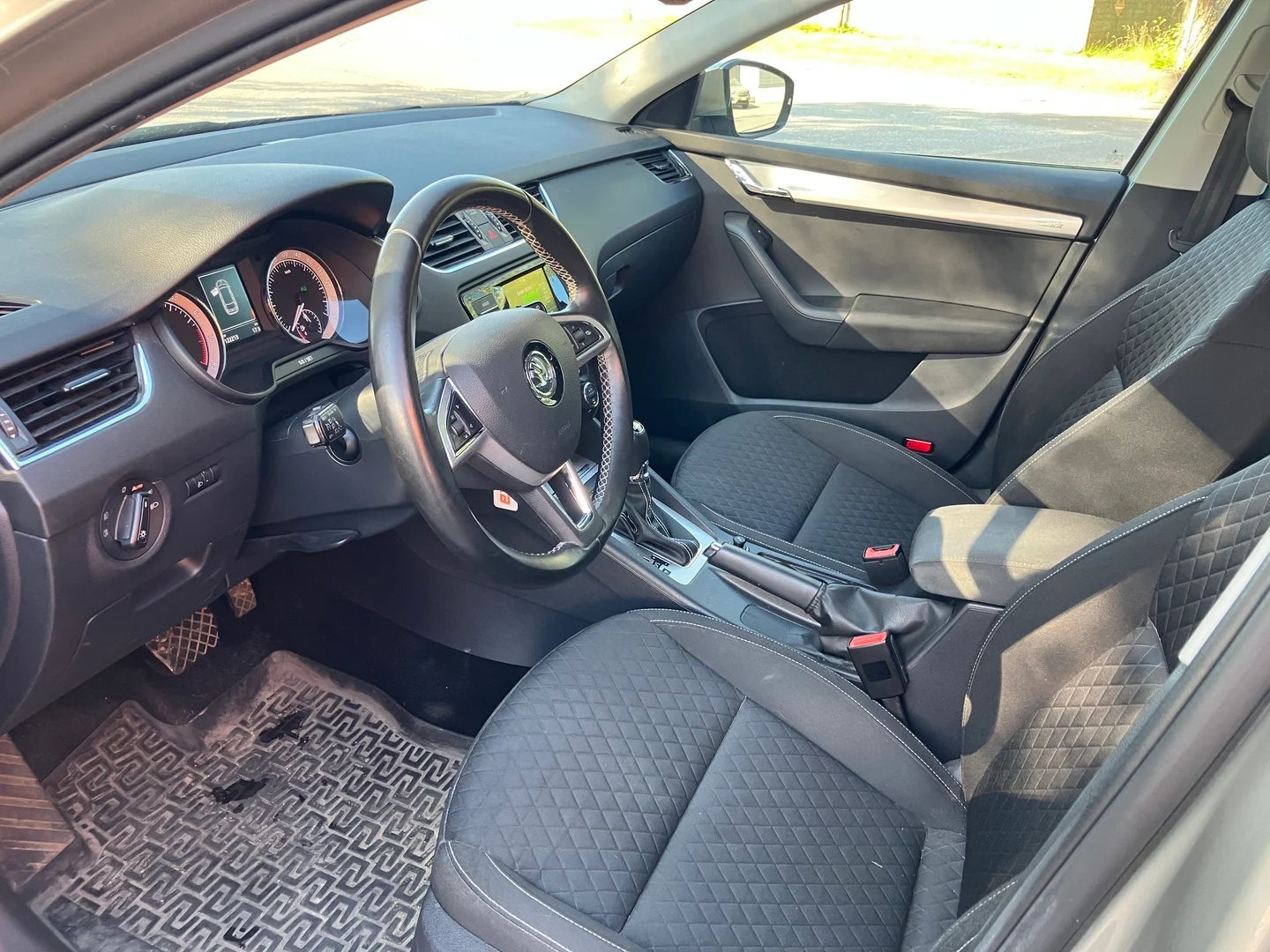 Car Image - RrTbnJTyGiJWuDWKzcvYz