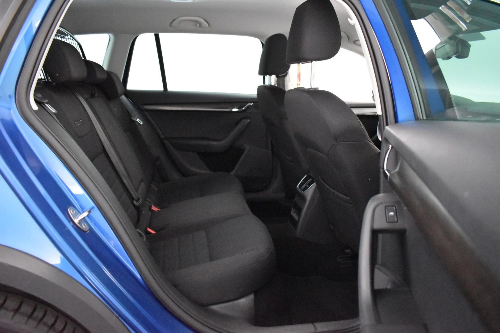 Car Image - 4gIK1PXQniBHxosG0dg0pU