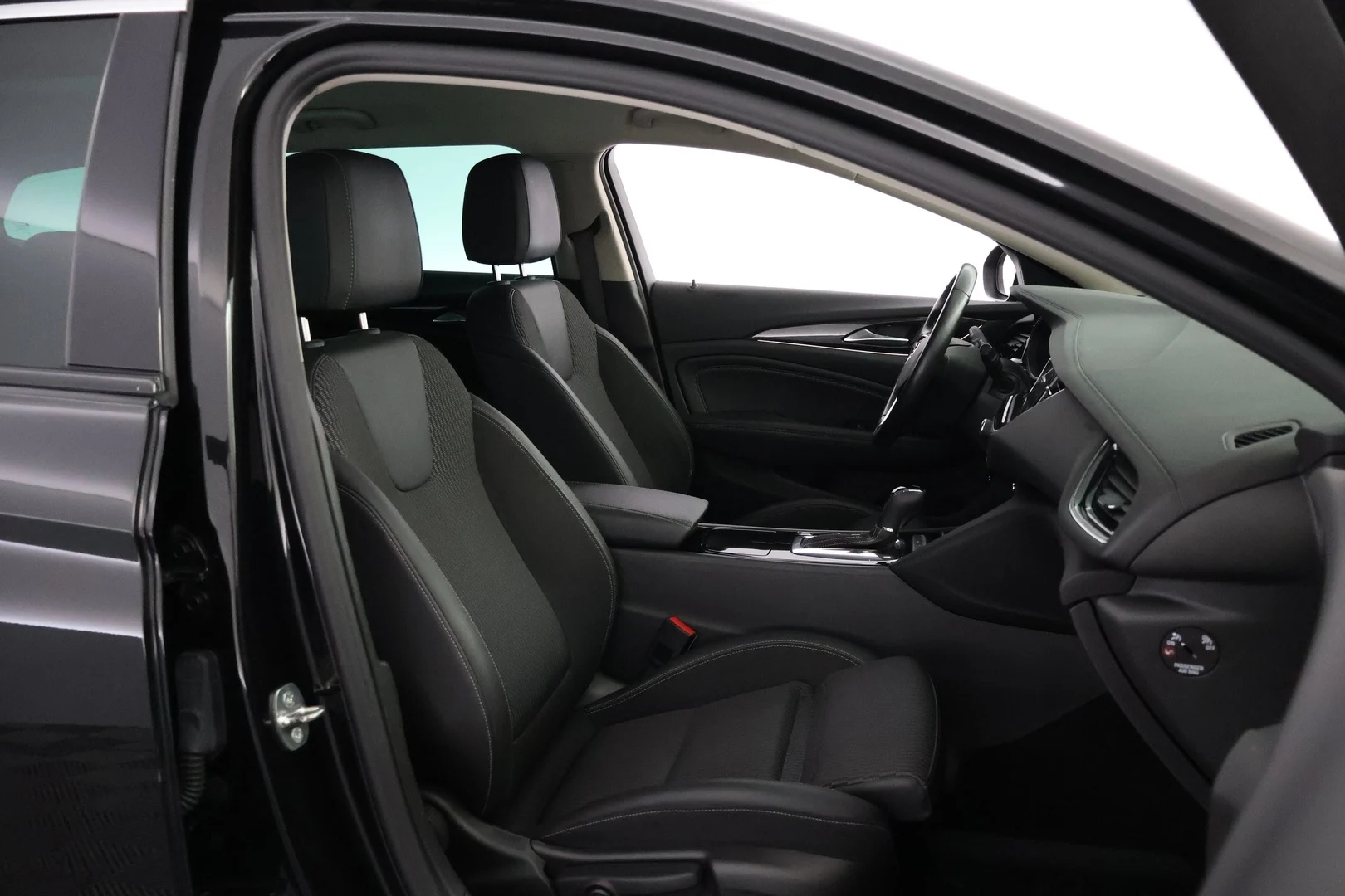 Car Image - 1WRlLMz9qRDoFJePgoEQ3Q