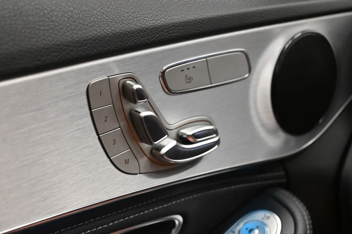 Car Image - 6ZaJxWx38sQ8SF7plGMylf