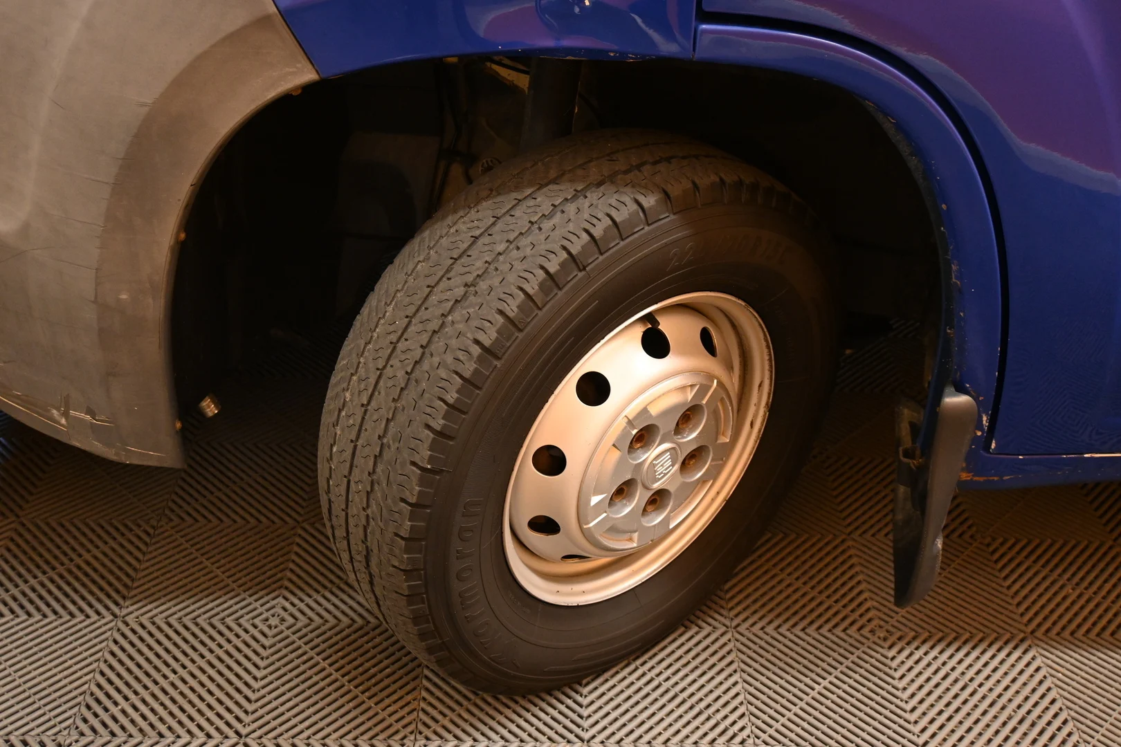 Car Image - 3jtVb5eZYkv5vL0UwNETNM