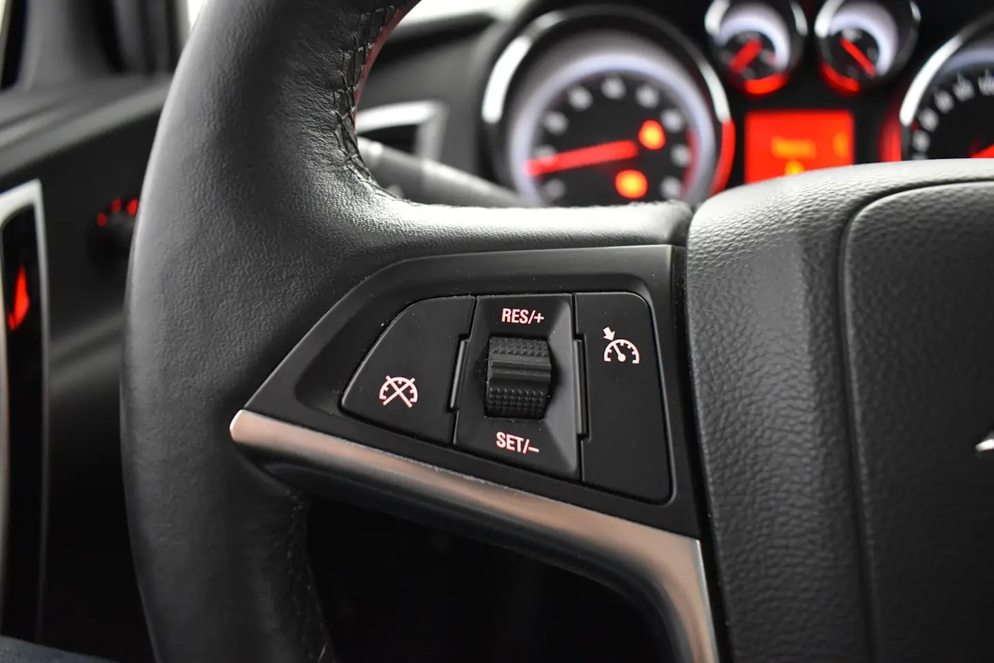 Car Image - 4yi3c1eNMZ28y8tkNreaqc