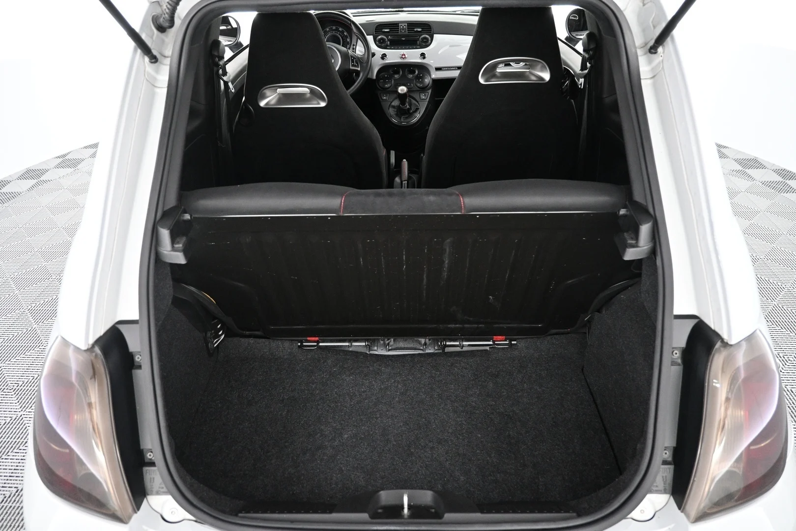 Car Image - 1heOReNjRfnzycN6M9mNVp