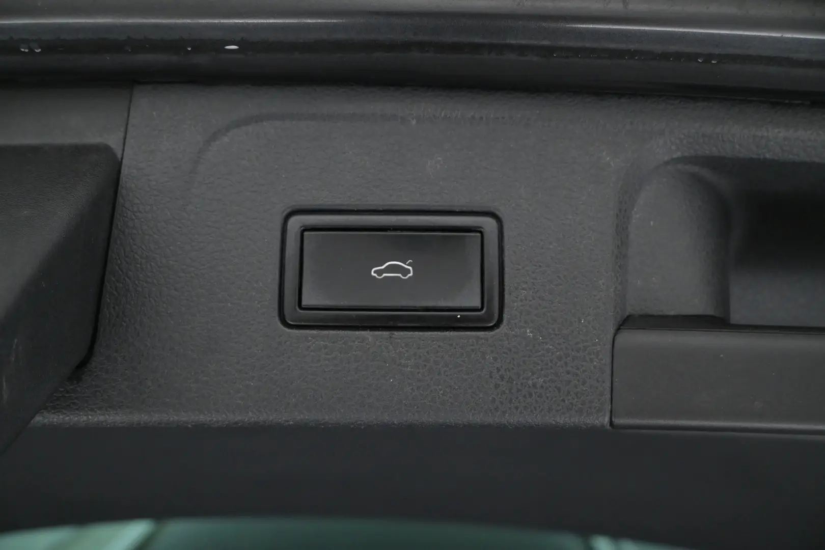 Car Image - 6SVpV2hiP0aGTcV6n4E7Qf