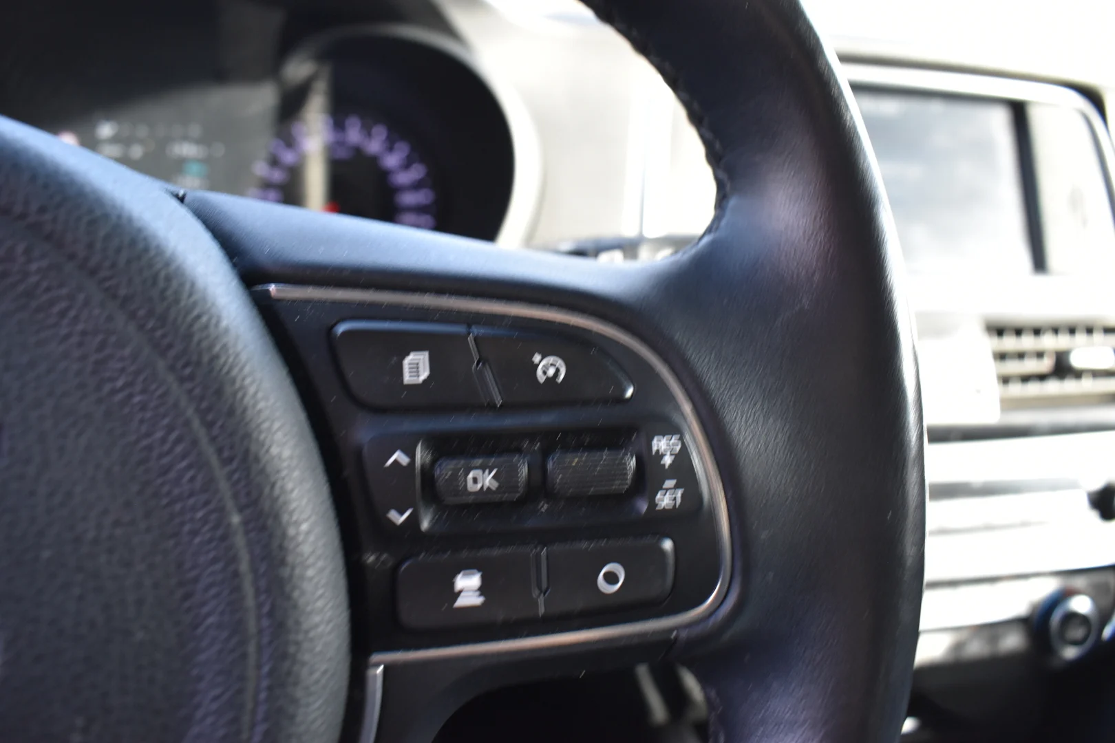 Car Image - 6U0HK4SNb2wy60MoHs4Pcz