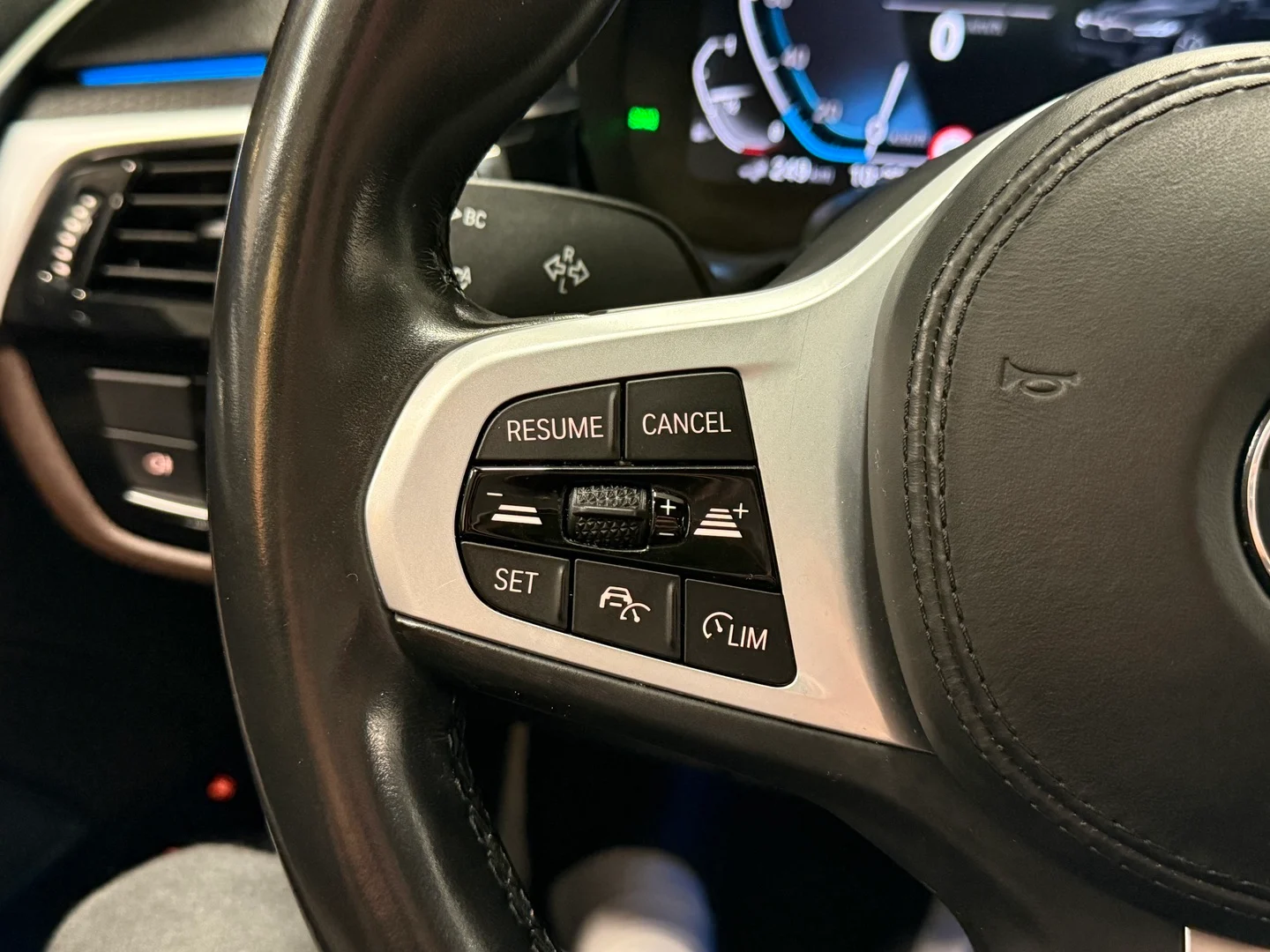 Car Image - 4YHOfKHrURFYGoZf2CTjgl