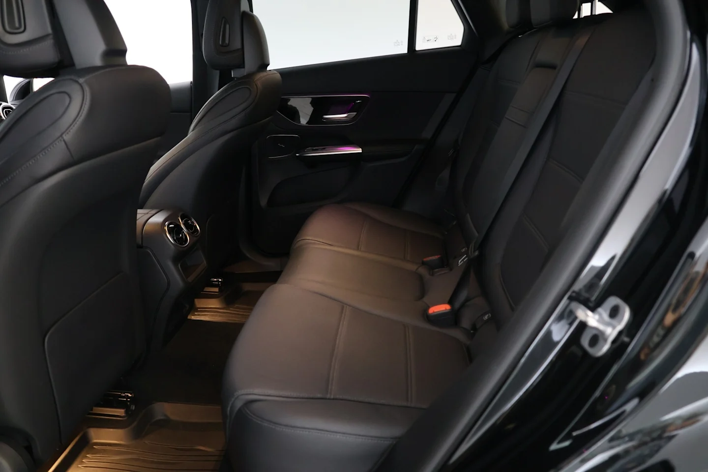 Car Image - XB5803OB68LWAvmxc8g6A