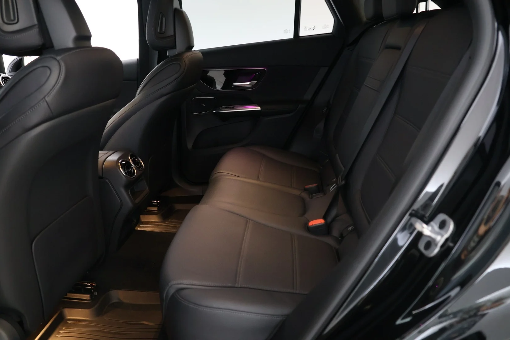 Car Image - XB5803OB68LWAvmxc8g6A