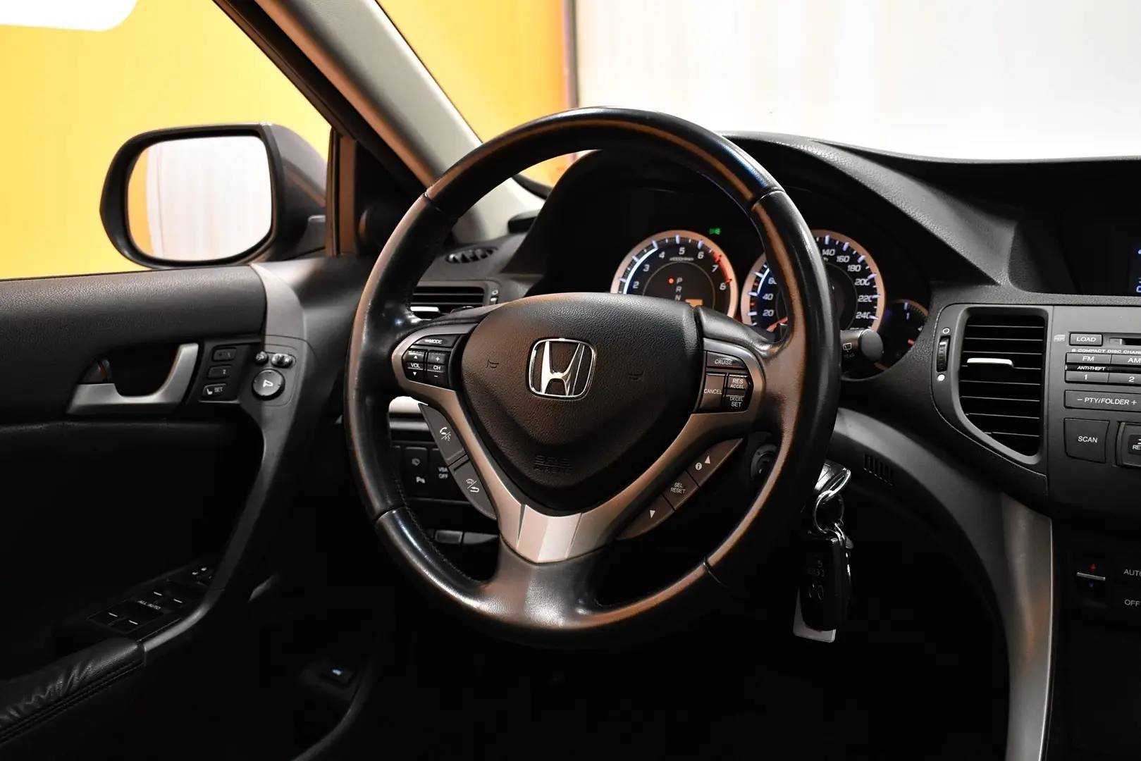 Car Image - qLJ4DGhbebpRa6HcJoZke