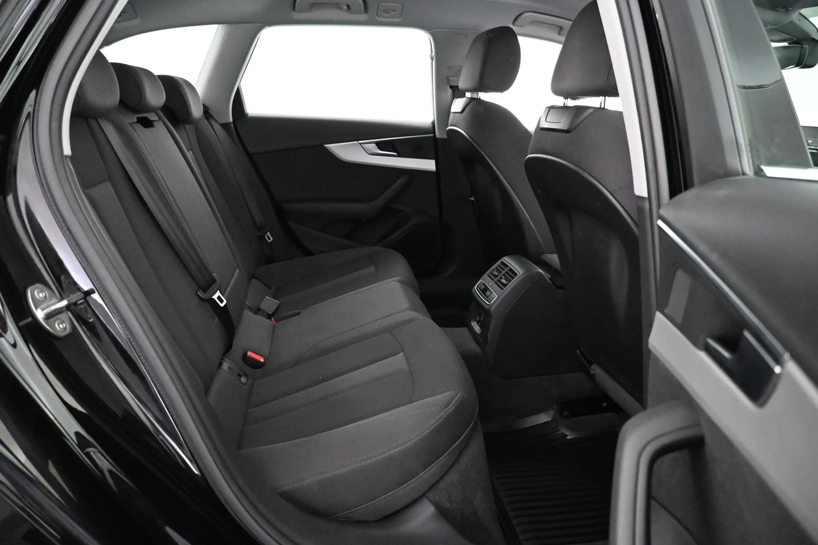 Car Image - 4JBB1tXMfyzzzG0c48Hqqy