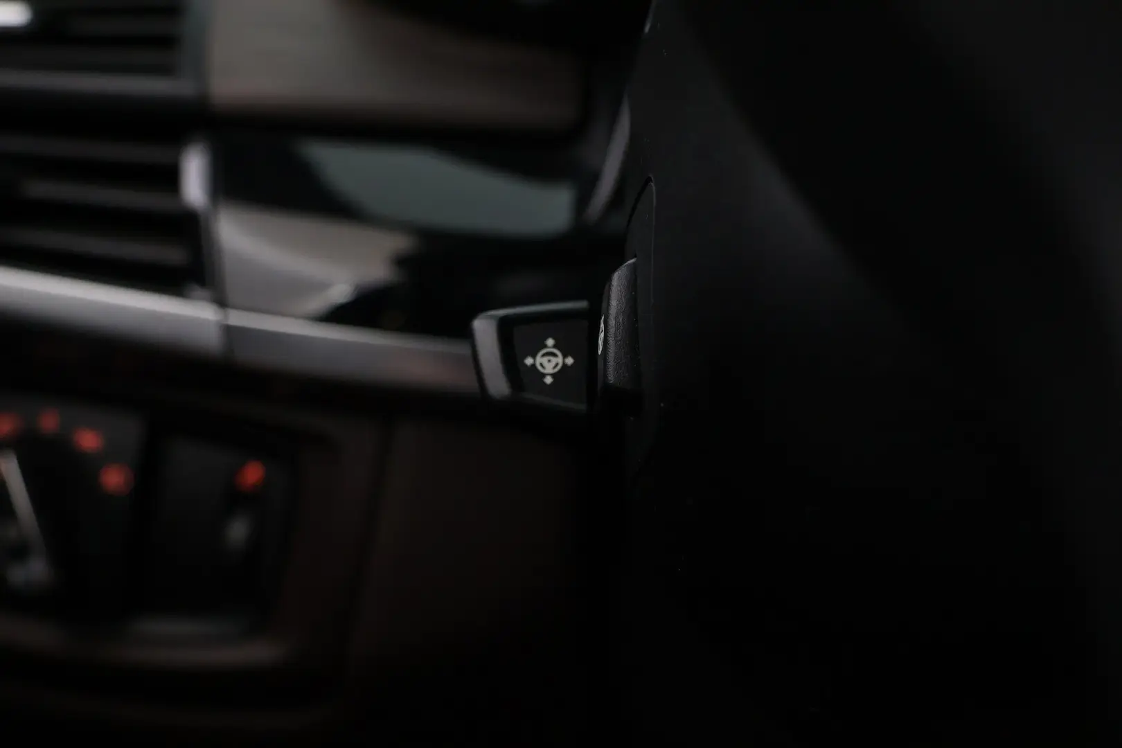 Car Image - 5b6iIfta3ysmhwkKdyELAI