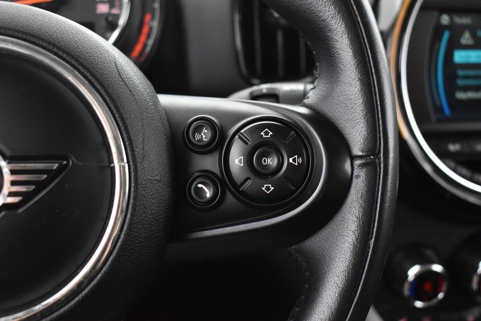 Car Image - 6L1h2K0UcVAehB6d9aBsfY