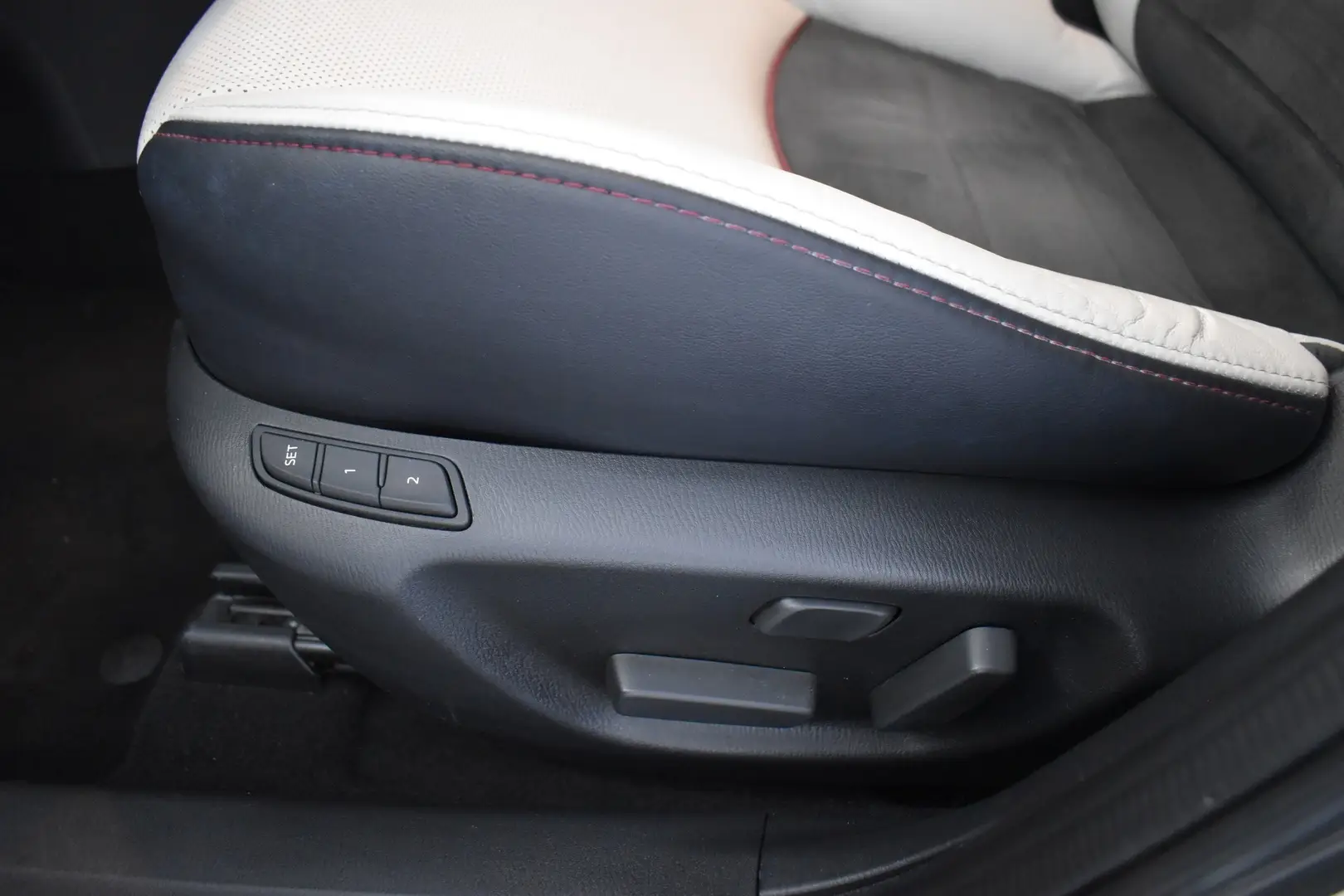 Car Image - 7CT8sakfx6wQki5Lsbk1hq