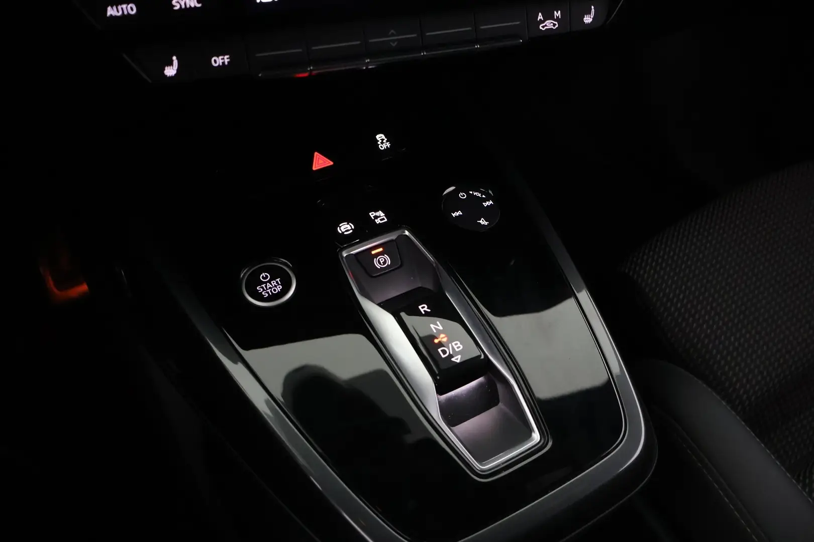 Car Image - 6cuuNZ3IuuTVaohAt8hWCa