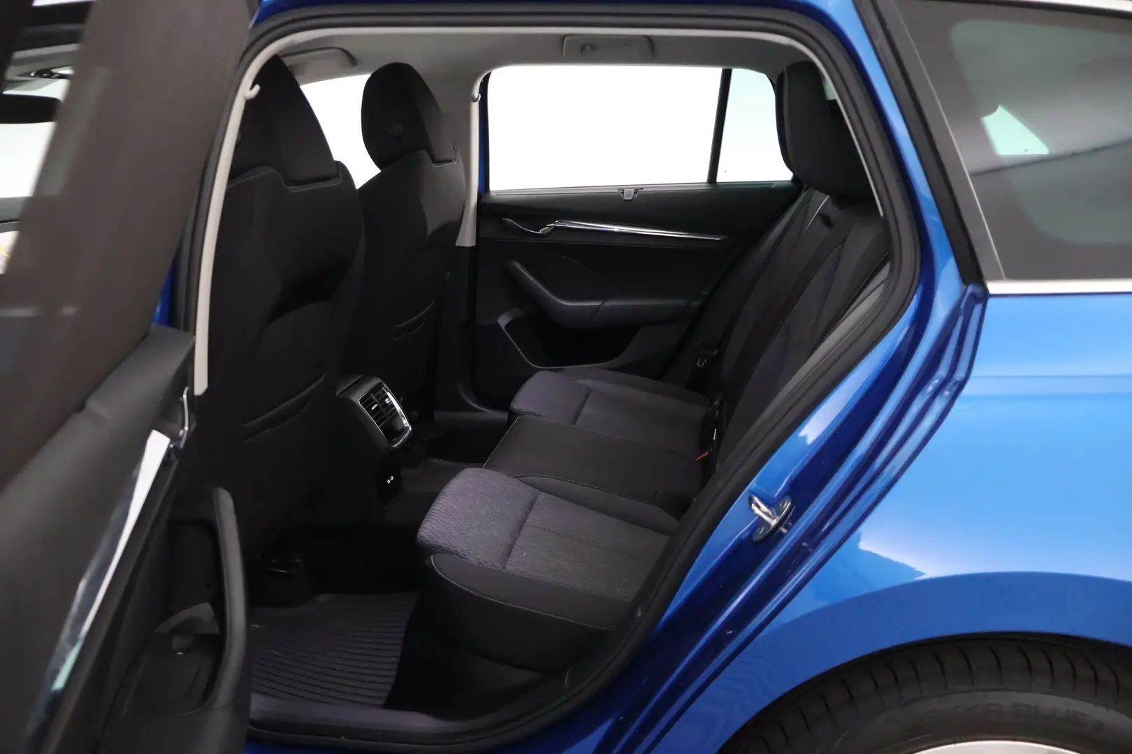 Car Image - 3glcVwAlarWvT33ixx13Nn