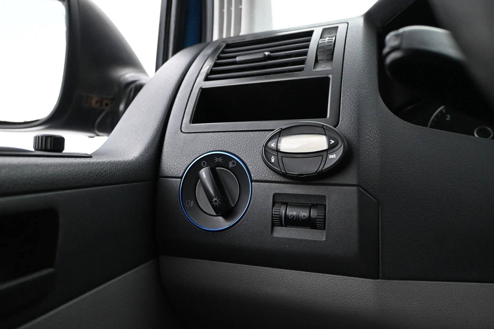 Car Image - Y86bPBBCvG145u9bKF2ND