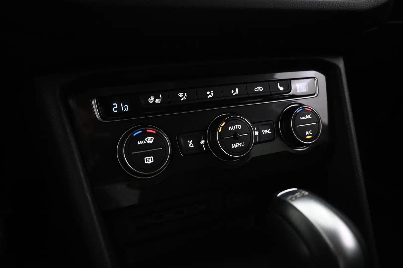 Car Image - wnRnwmLRUi474UGRr151J