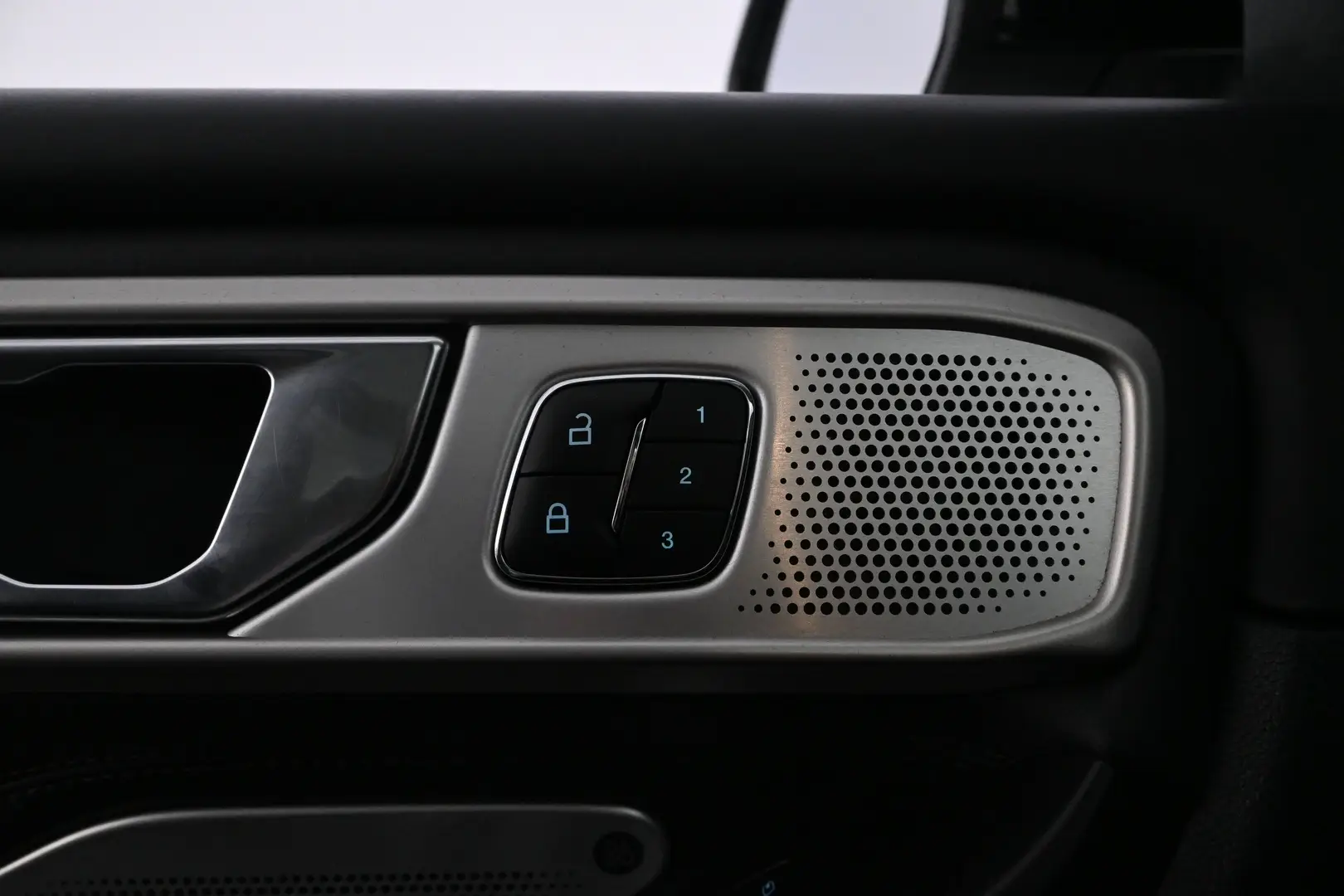 Car Image - 3tUXM4OLHujTWzotbVIg0Y