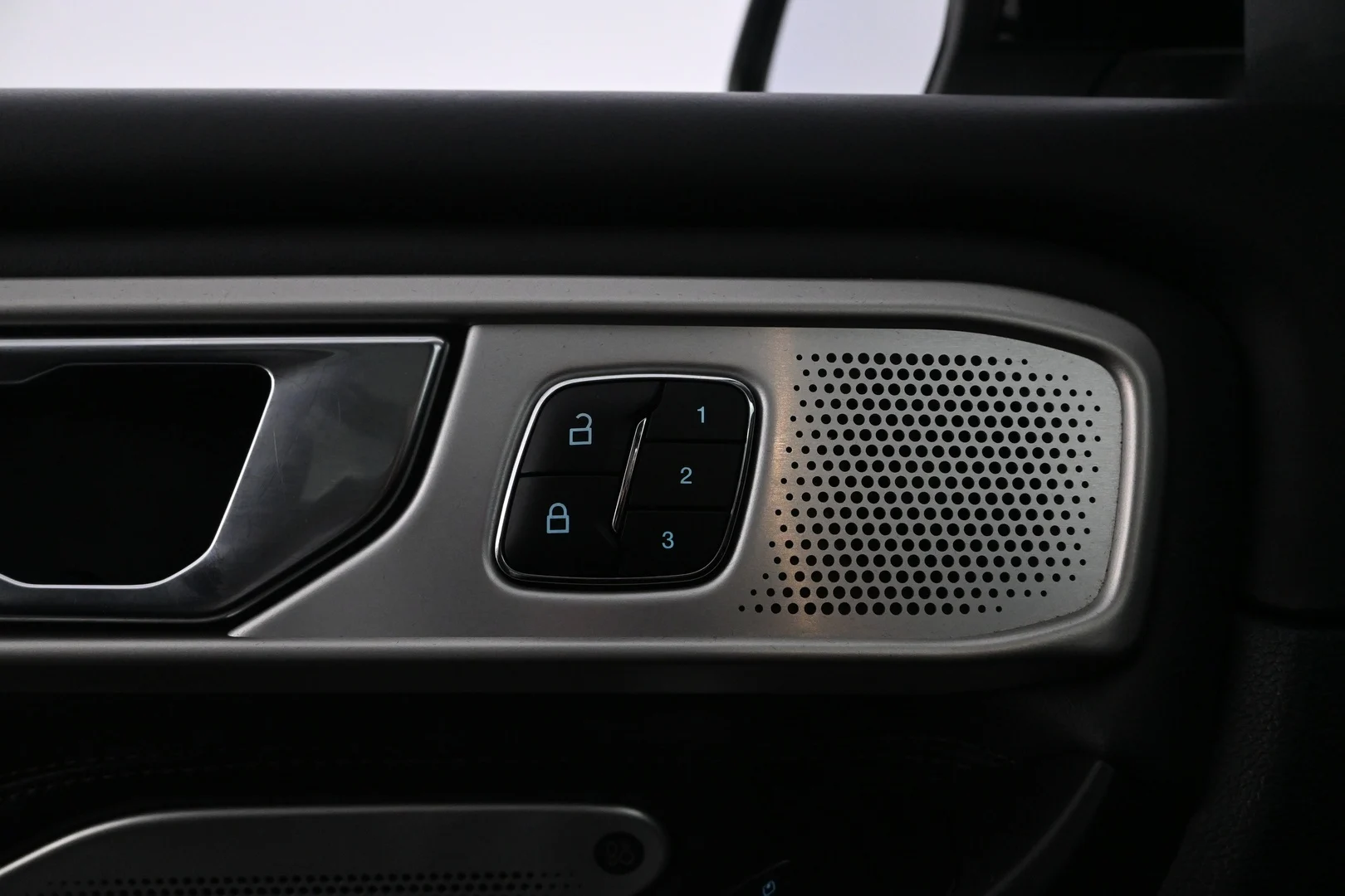 Car Image - 3tUXM4OLHujTWzotbVIg0Y