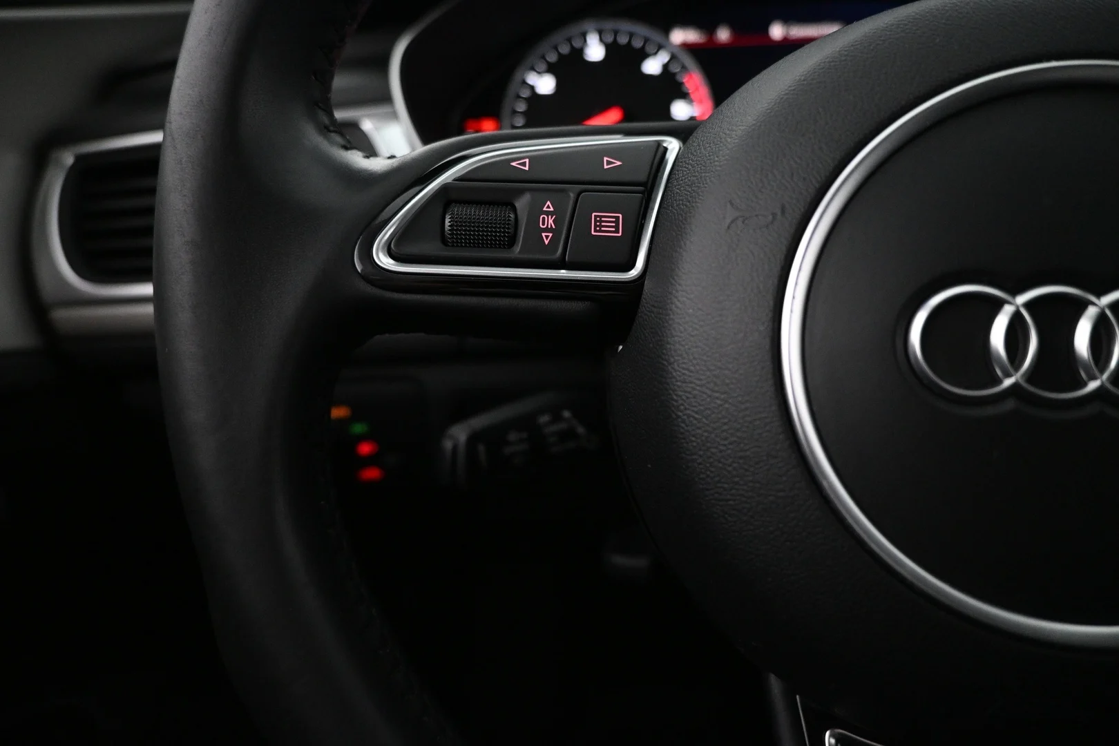 Car Image - 3Q2FsZDxp0vID2noj8DhUk