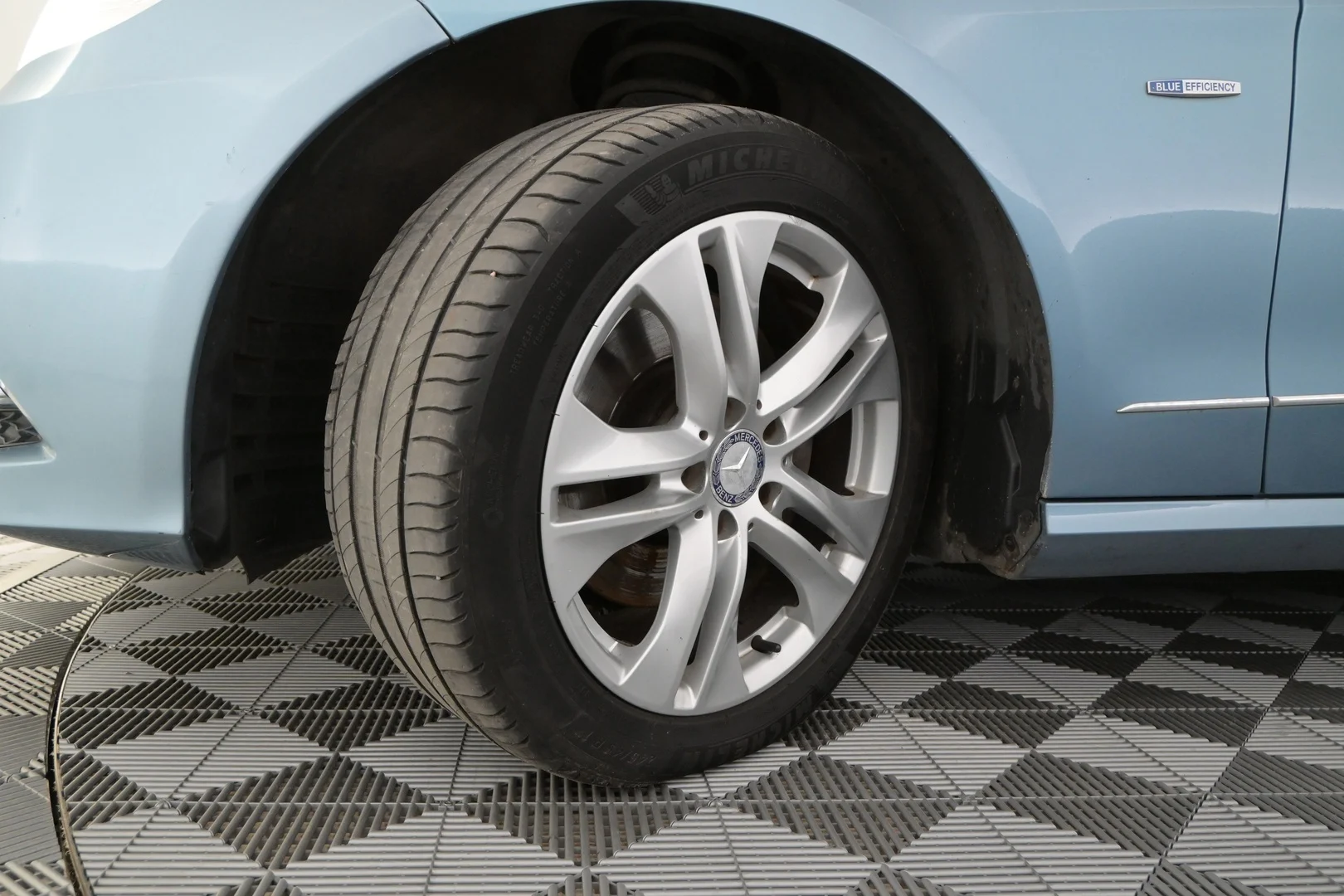 Car Image - 2F25P1isNs5zFWkYgyPdMM