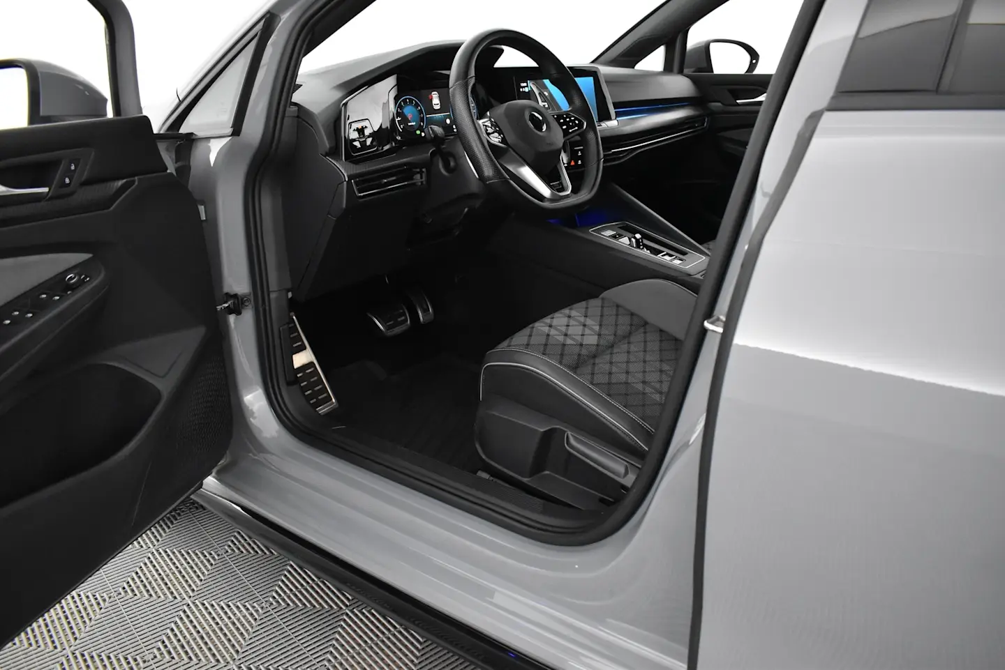 Car Image - Vqq2jIEHEFEEZIMRLcYbS