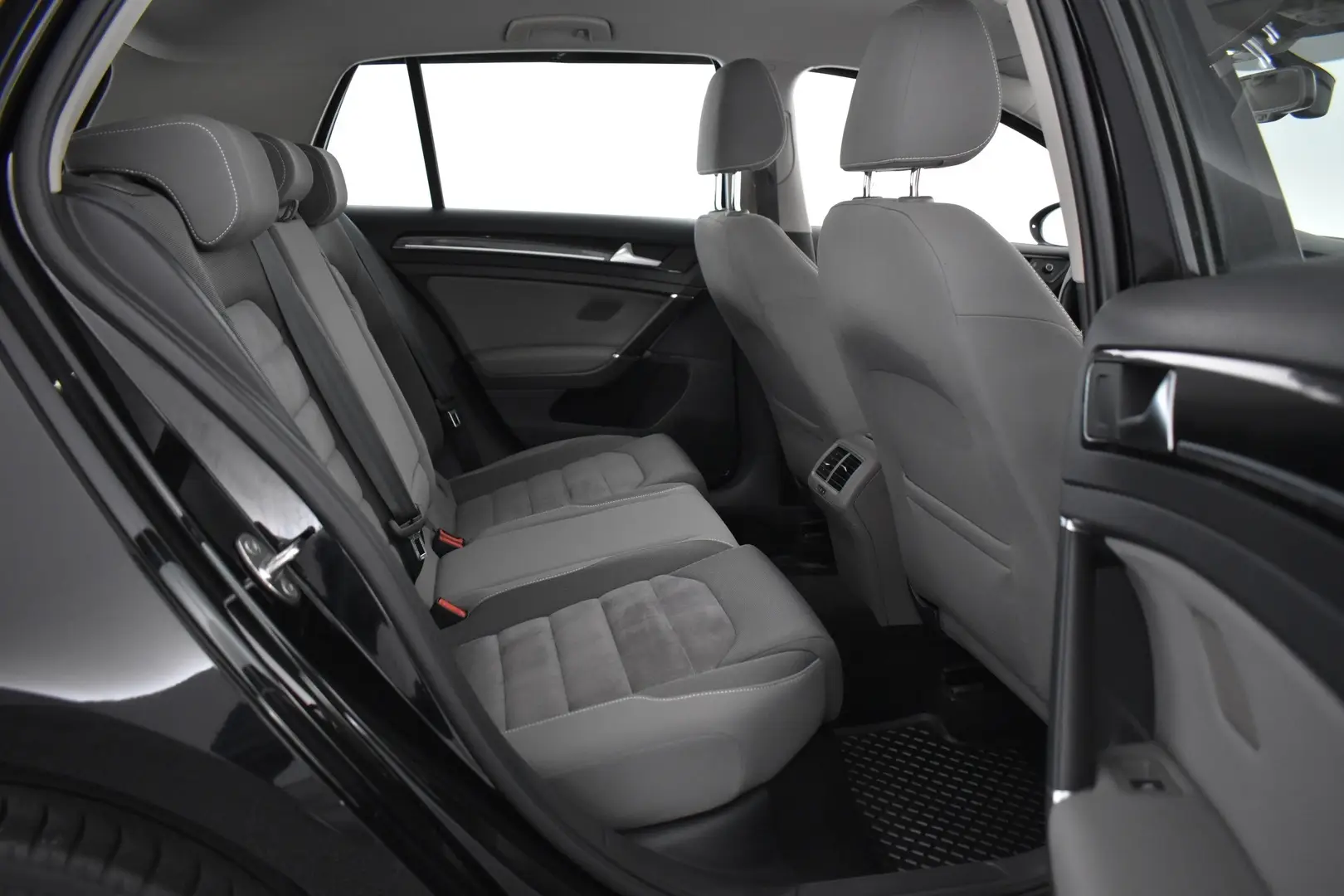 Car Image - 4ga8Bj7My1T8bfjv20IA2F