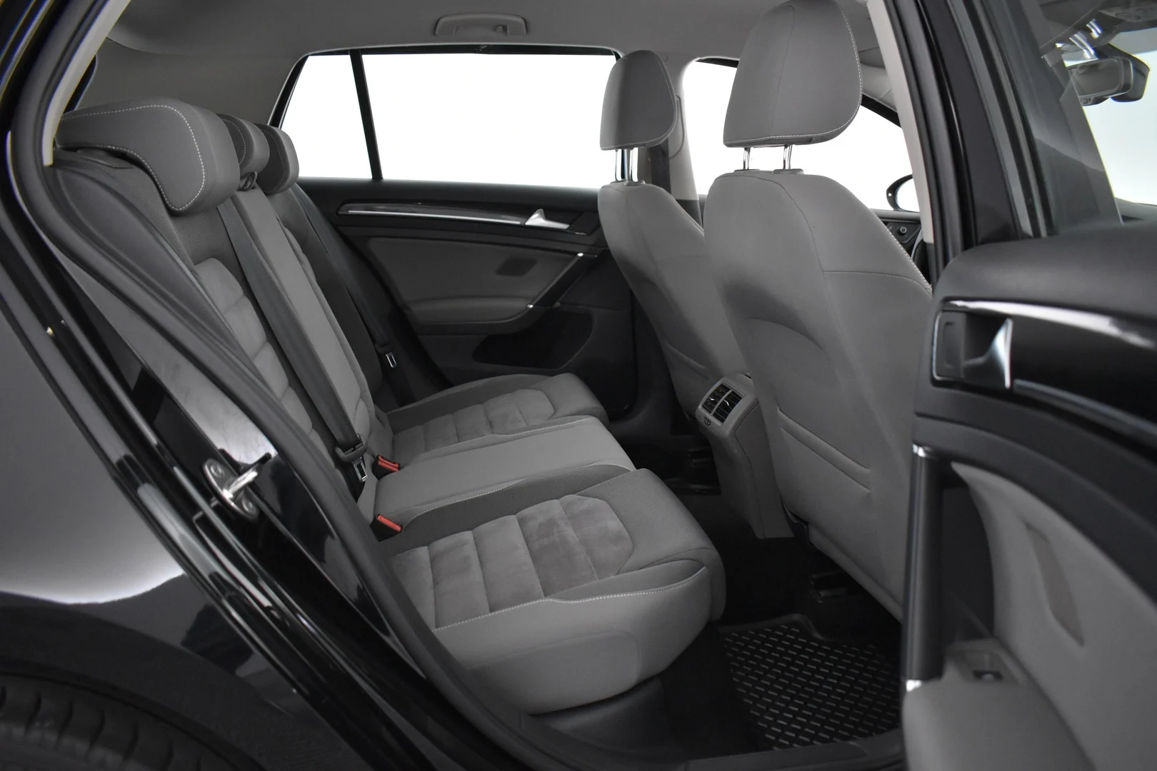 Car Image - 4ga8Bj7My1T8bfjv20IA2F