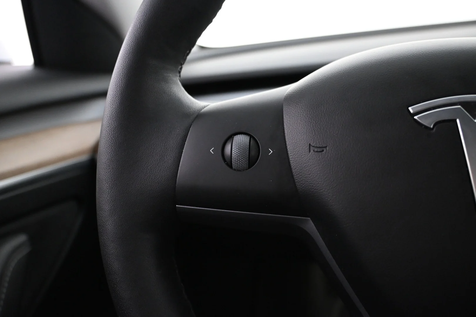 Car Image - WzarpjFbqcBcCyHSoxr1G
