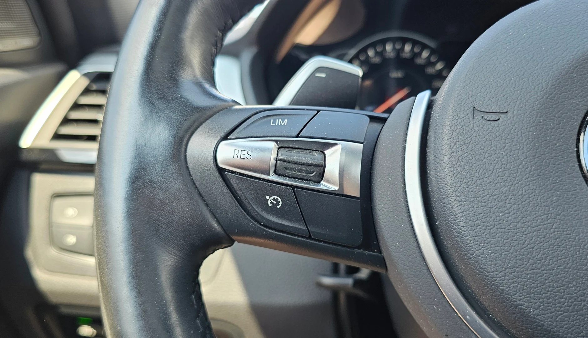 Car Image - 4SlzjSC9uTHKIb8wQaaOLK