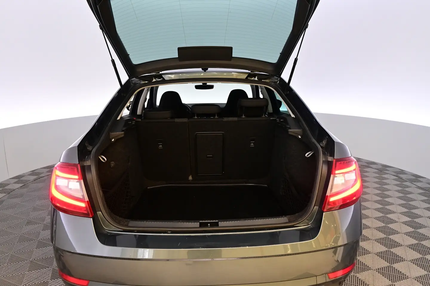 Car Image - 1FLePRkbpOOW2Lhz4dZvne