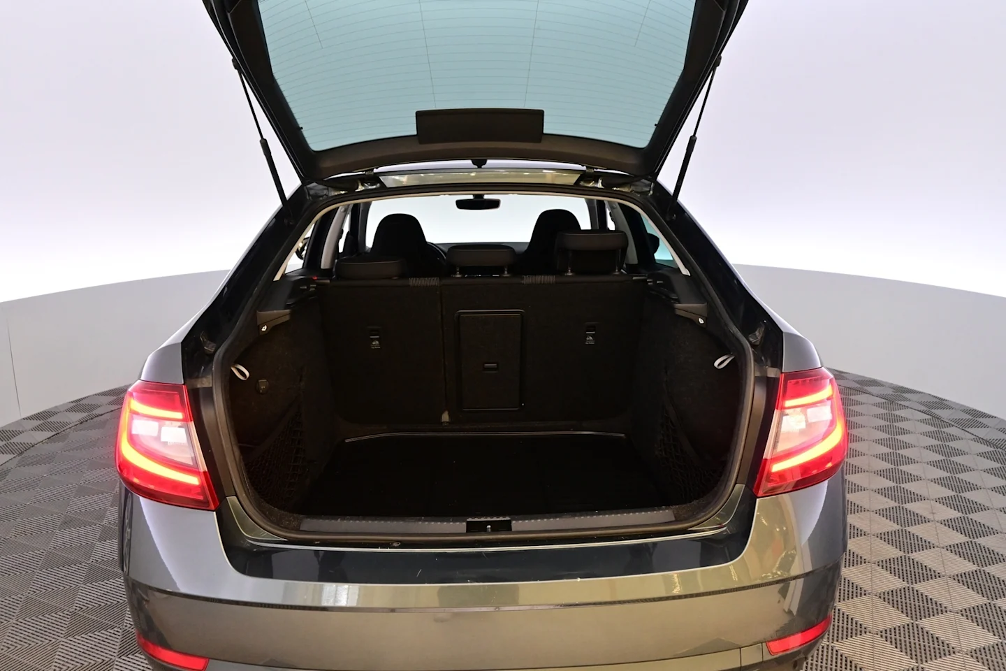 Car Image - 1FLePRkbpOOW2Lhz4dZvne