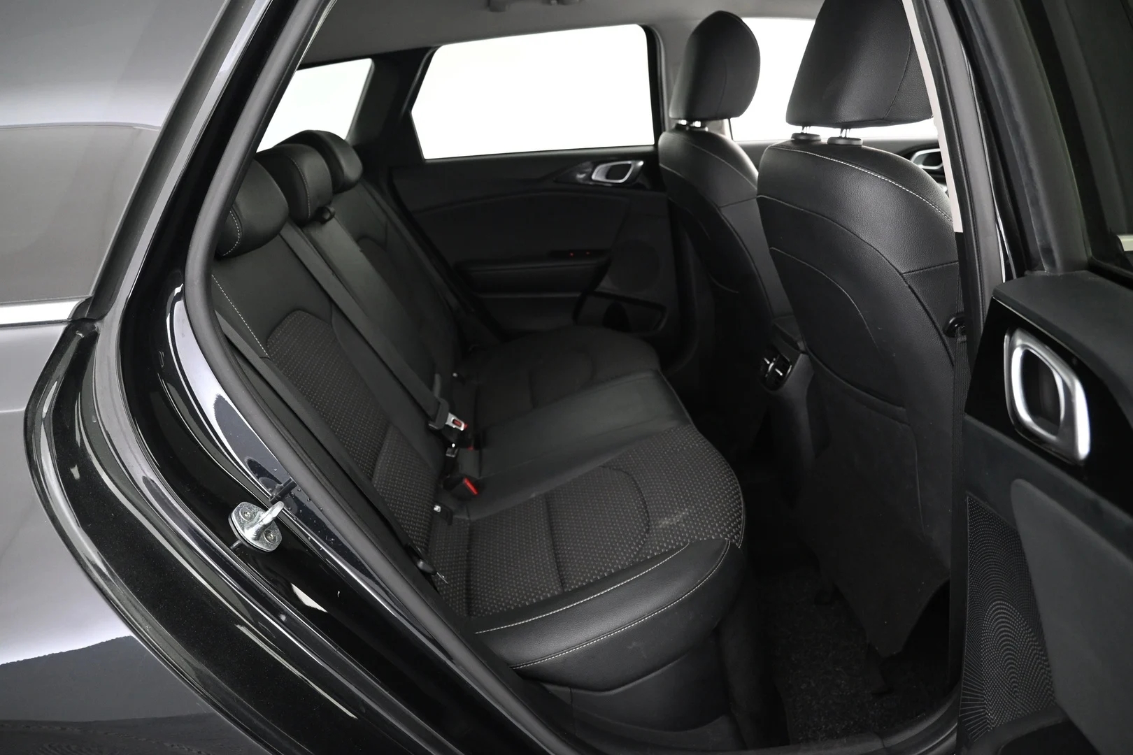Car Image - 3mGzRurbNmz8XrApBdsYJ8