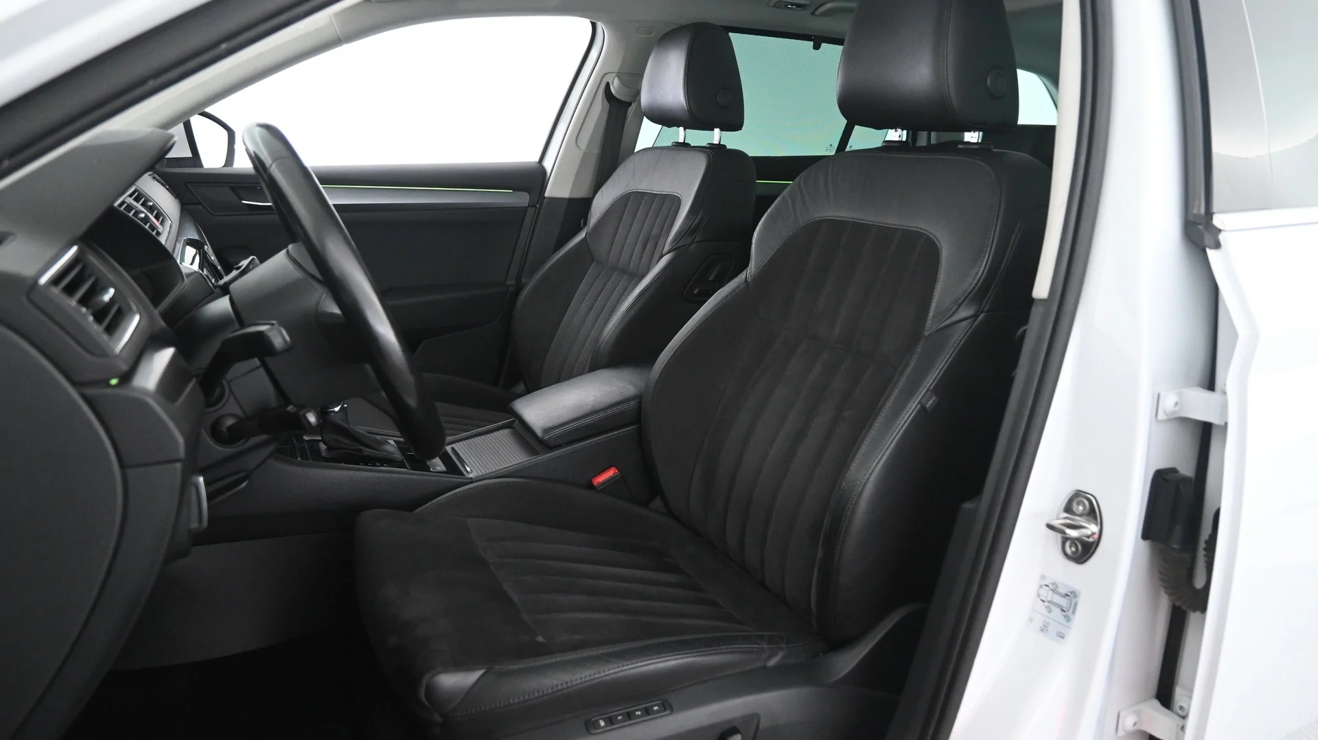 Car Image - 4zQg7lkm1rEsOm2IhGnPoN