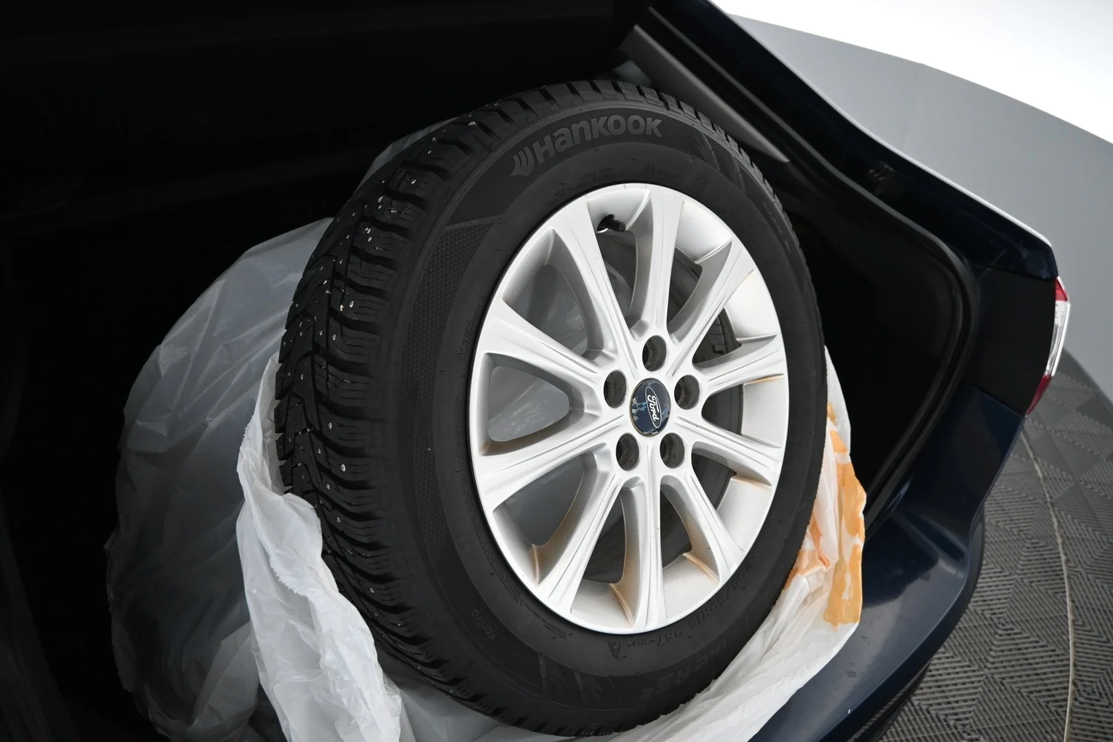 Car Image - 43P0NgehOPdwyfXstAv9W7