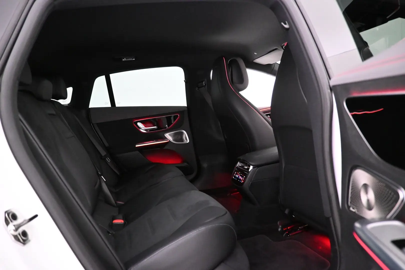 Car Image - 4wzLxsQDAf3MAywf5CwBLb
