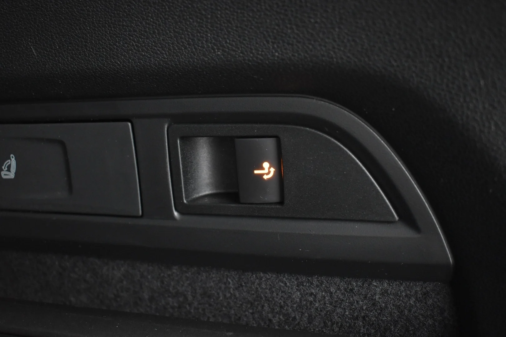 Car Image - 1LNWExdKiV3LTYqpGiTpAT