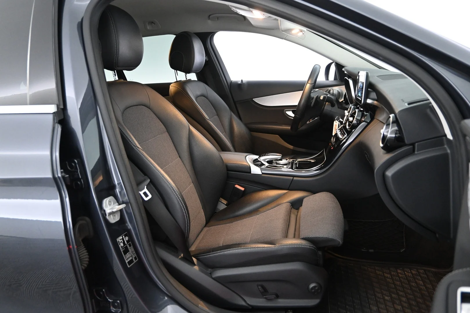 Car Image - 3YDHc3kHwiG6V901HksTxu