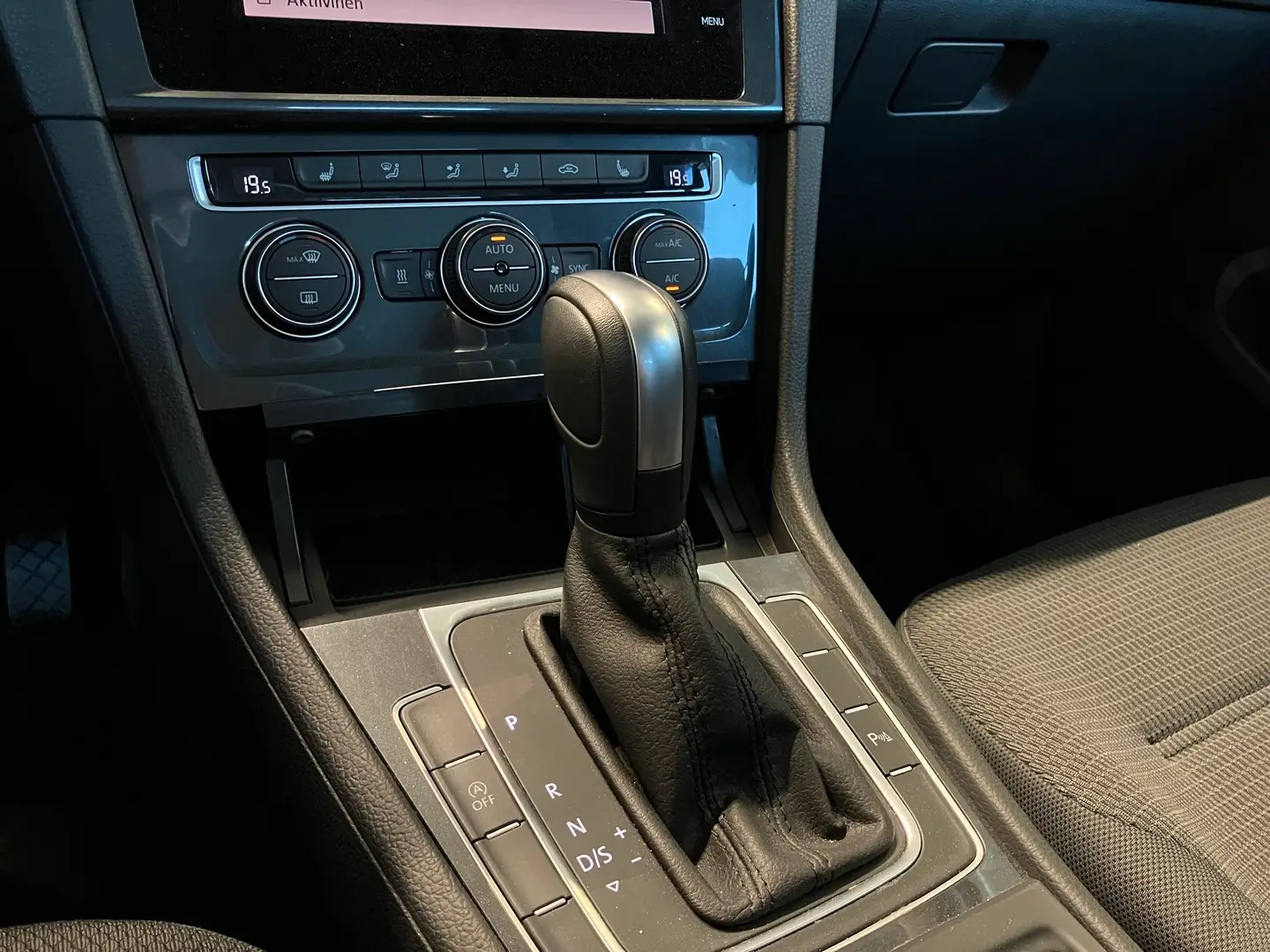 Car Image - 3pn8YRoQdVgMsecVoDpmxO