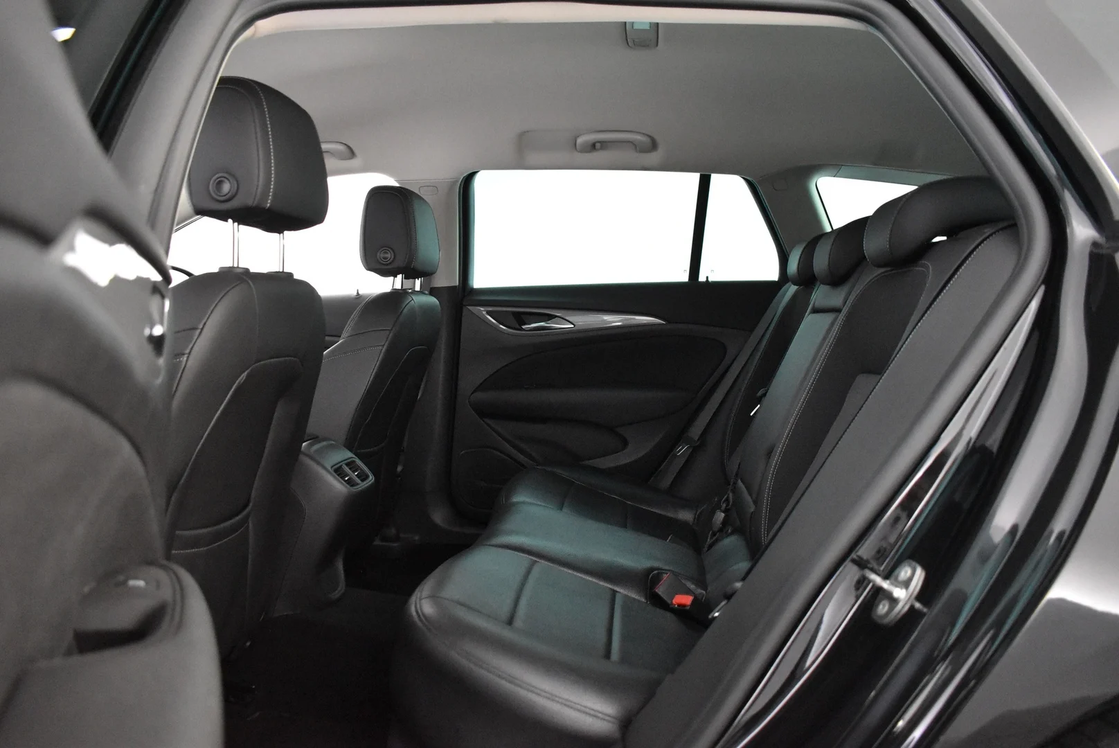 Car Image - 5dM8KUYFjm80xpGb3SBq3X